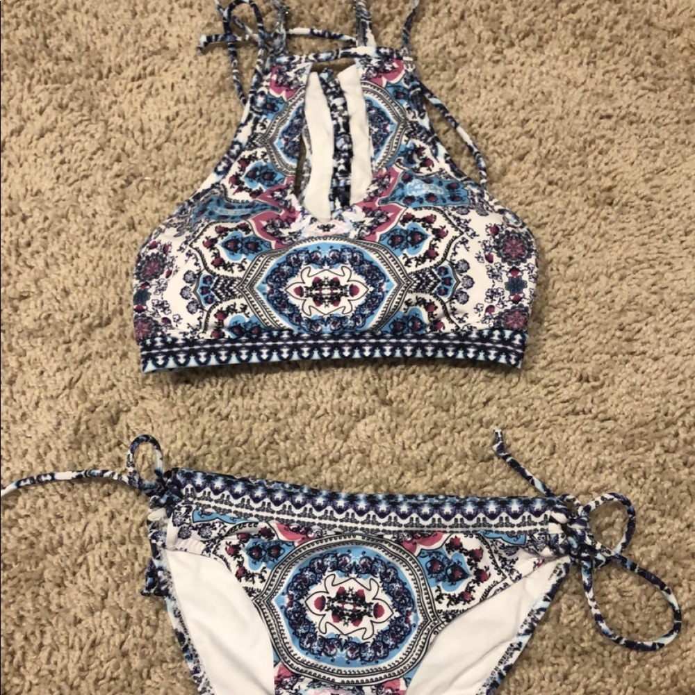 Swimsuit - Picture 4 of 8